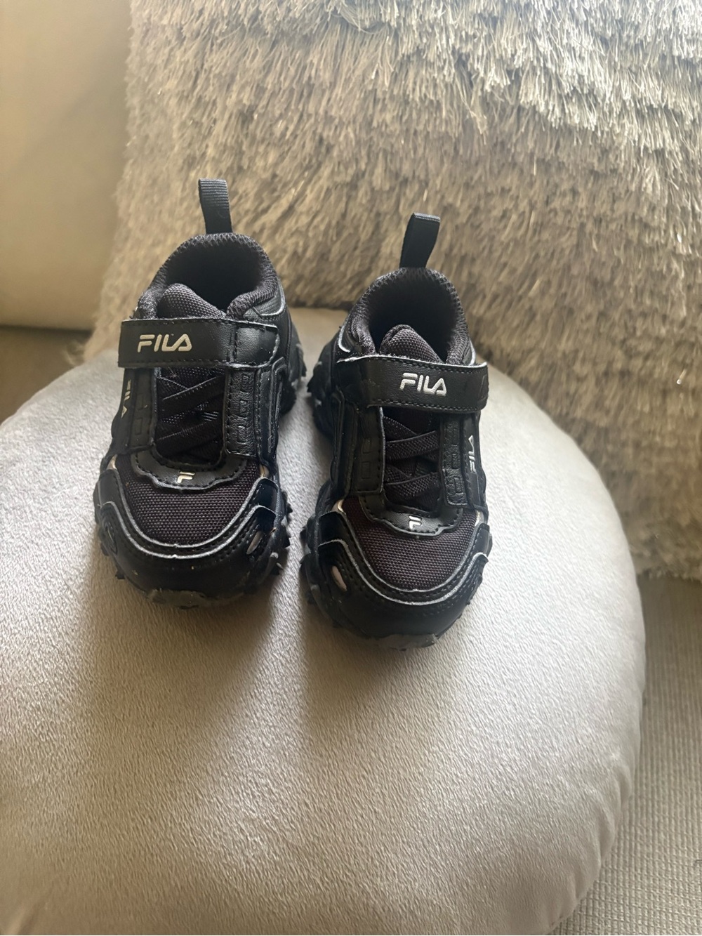 Fila Kids Black Hook-and-Loop Athletic Sneakers